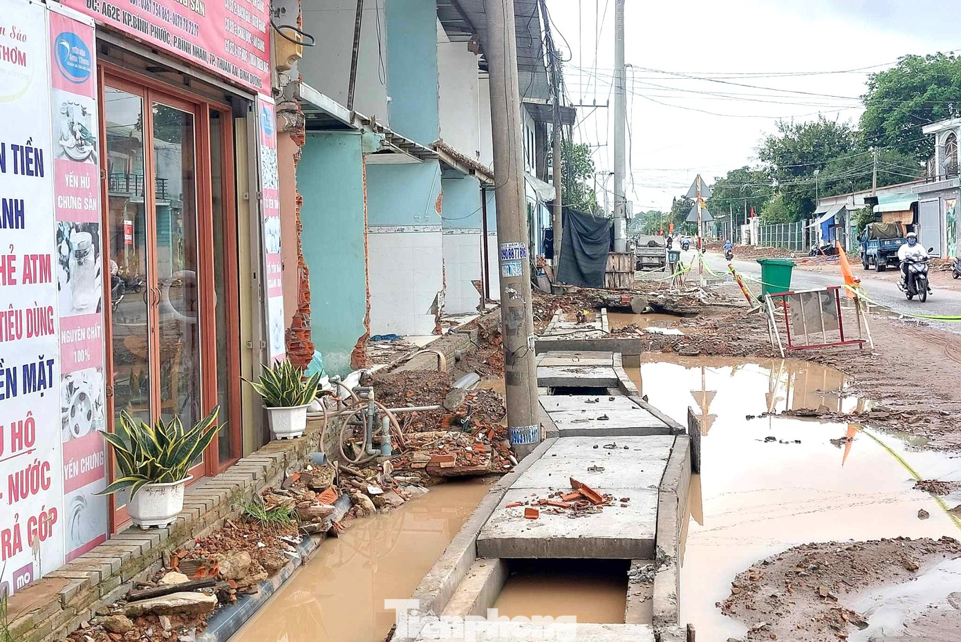 Công trình nâng cấp đường Nguyễn Chí Thanh đang thi công Công trình nâng cấp đường Nguyễn Chí Thanh đang thi công