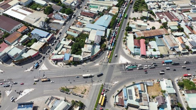 Đường Mỹ Phước Tân Vạn thường xuyên xảy ra tình trạng ùn ứ phương tiện đoạn qua địa bàn TP. Thuận An và TP. Dĩ An, nhất là giờ cao điểm Đường Mỹ Phước Tân Vạn thường xuyên xảy ra tình trạng ùn ứ phương tiện đoạn qua địa bàn TP. Thuận An và TP. Dĩ An, nhất là giờ cao điểm