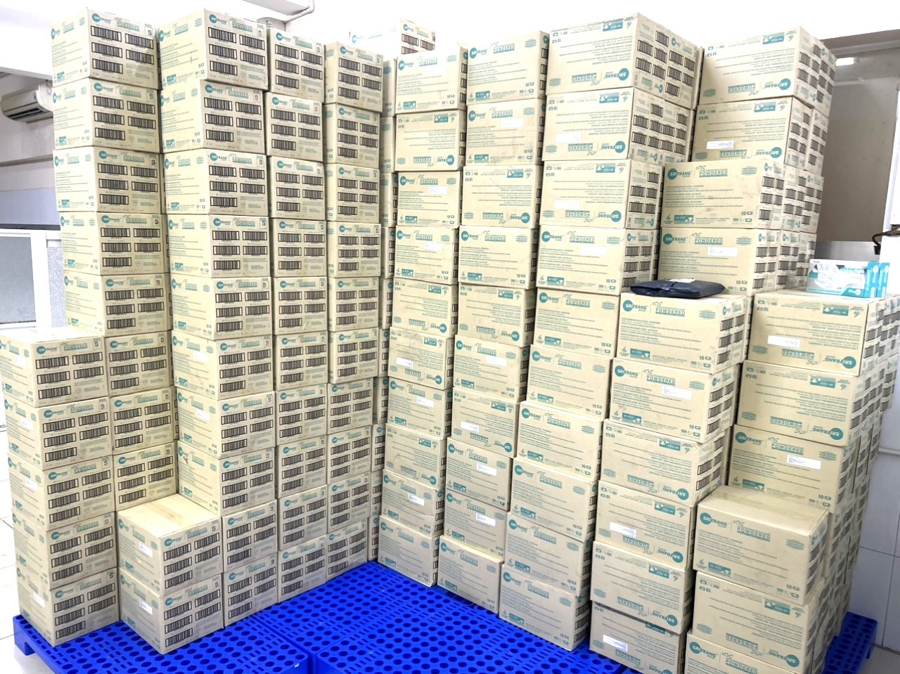 Trước đó vào giữa năm 2024, Bệnh viện Đa khoa tỉnh Bình Dương sau nhiều nỗ lực đã đấu thầu thành công hai gói thầu thuốc, vật tư y tế, trong đó gói thầu 1 trị giá khoảng 25 tỷ đồng, gói thầu 2 trị giá 19 tỷ đồng.