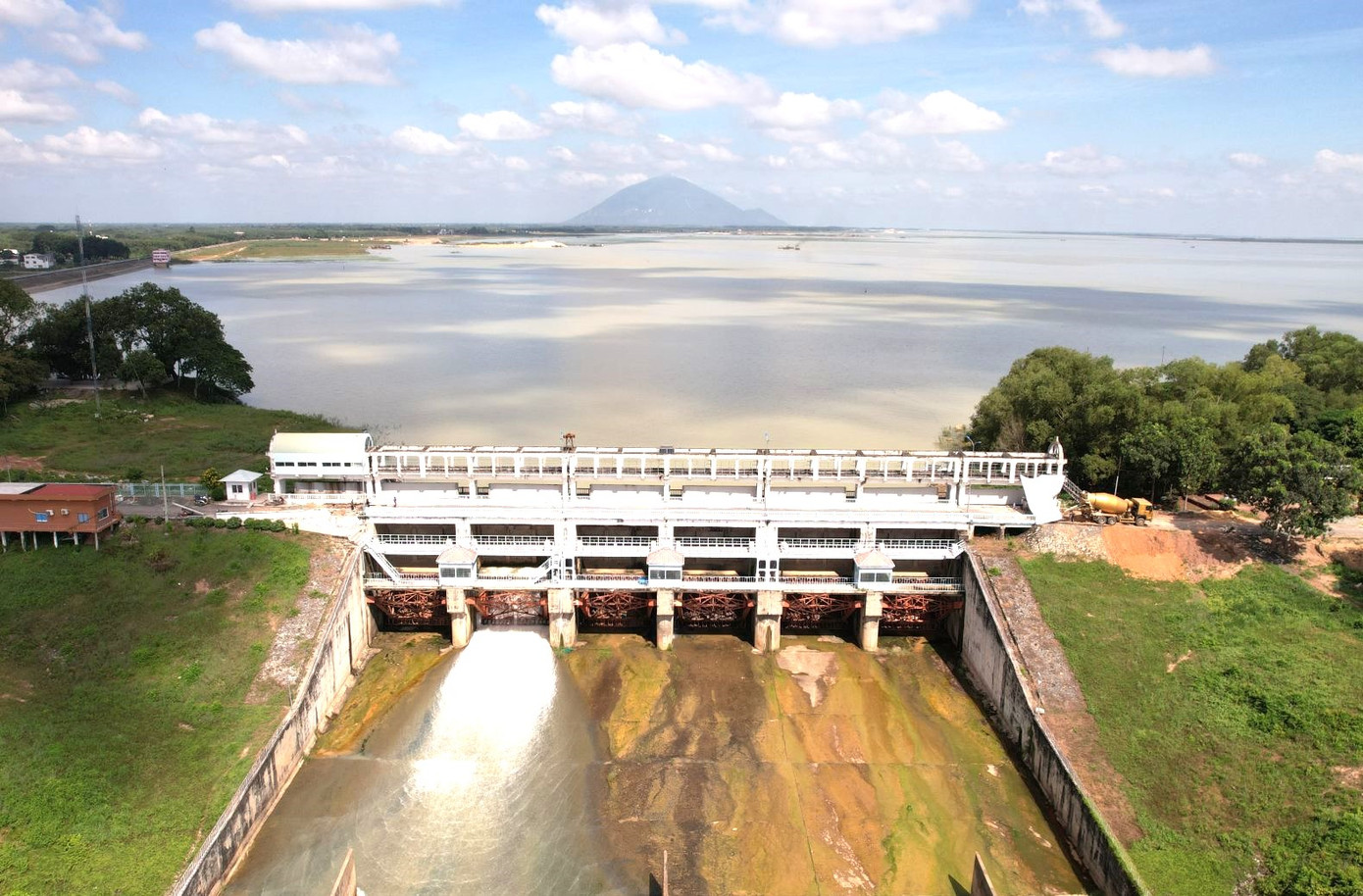 Hồ Dầu Tiếng thông báo xả nước Hồ Dầu Tiếng thông báo xả nước