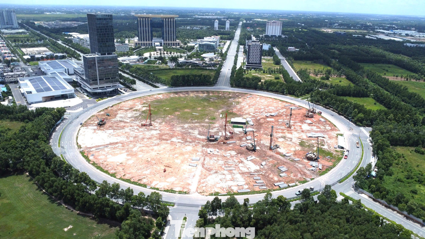 Hiện tuyến metro nối dài từ TPHCM về Bình Dương đang được các cơ quan chức năng Việt Nam và Nhật Bản nghiên cứu, nhưng cơ bản điểm cuối sẽ kết nối với nhà ga tại vòng xoay 7ha. Tuyến metro từ Suối Tiên đến Bình Dương dài khoảng 30 km có tổng kinh phí dự kiến hơn 51.700 tỉ đồng.