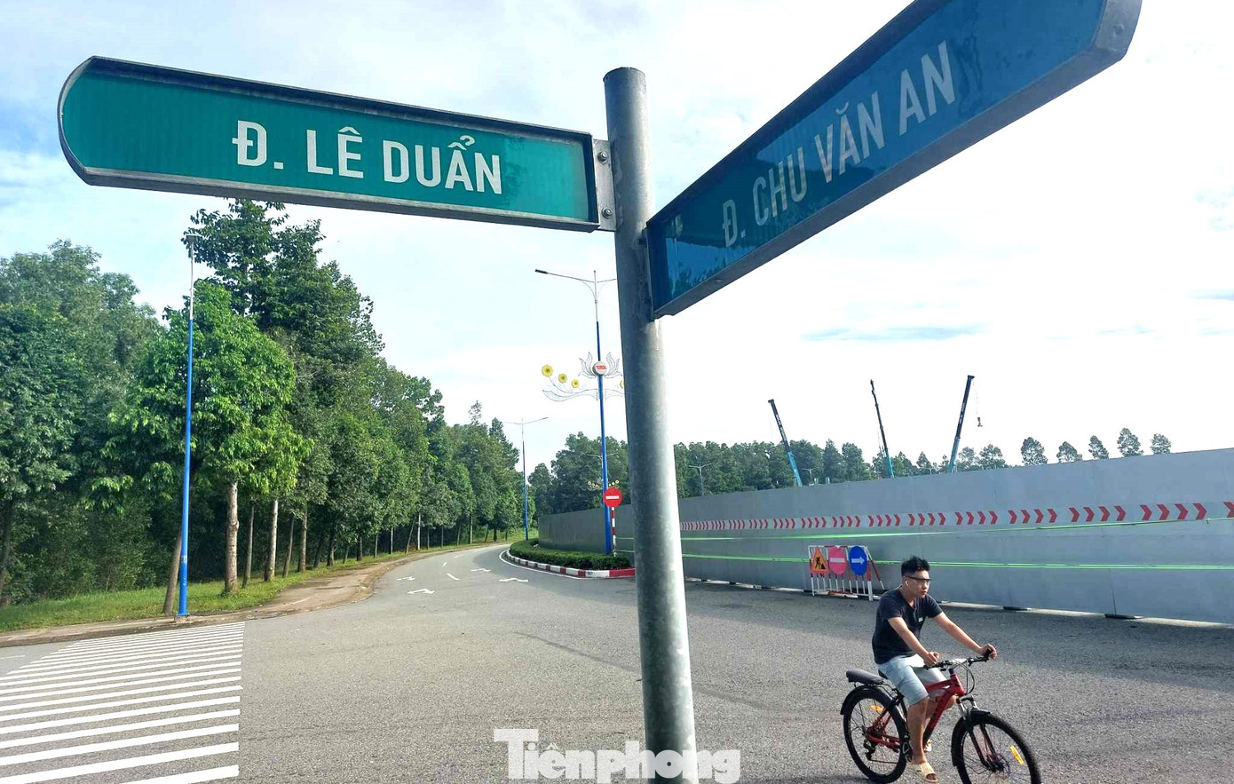 Trung tâm thương mại khi hình thành, nơi đây sẽ là một quần thể bao gồm trung tâm hội chợ, hội nghị quốc tế, khách sạn, khu mua sắm, khu văn phòng, khu thể thao, nghệ thuật…. Dự án với tổng mức đầu tư khoảng 2.400 tỉ đồng. Dự án dự kiến sẽ hoàn thành sau 18 tháng thi công. Khi đi vào hoạt động, nhà ga sẽ phục vụ khoảng 14.700 lượt khách và 1.630 người làm việc mỗi ngày.