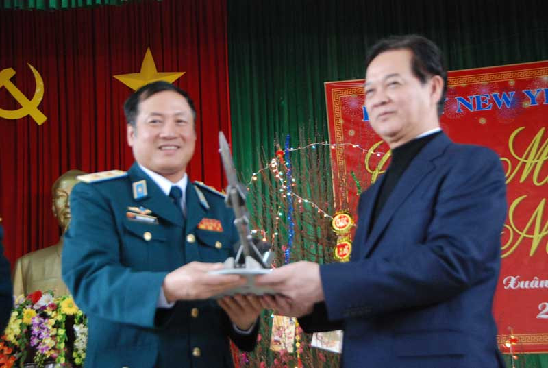 Thủ tướng ghi sổ vàng truyền thống 