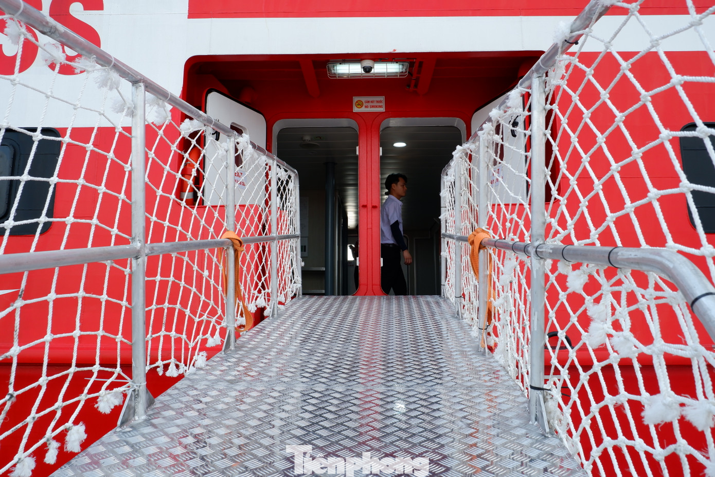 Giá vé tuyến TPHCM - Côn Đảo dao động từ 615.000 đồng - 1,1 triệu đồng/lượt tùy theo đối tượng hành khách, hạng vé và thời điểm xuất phát.