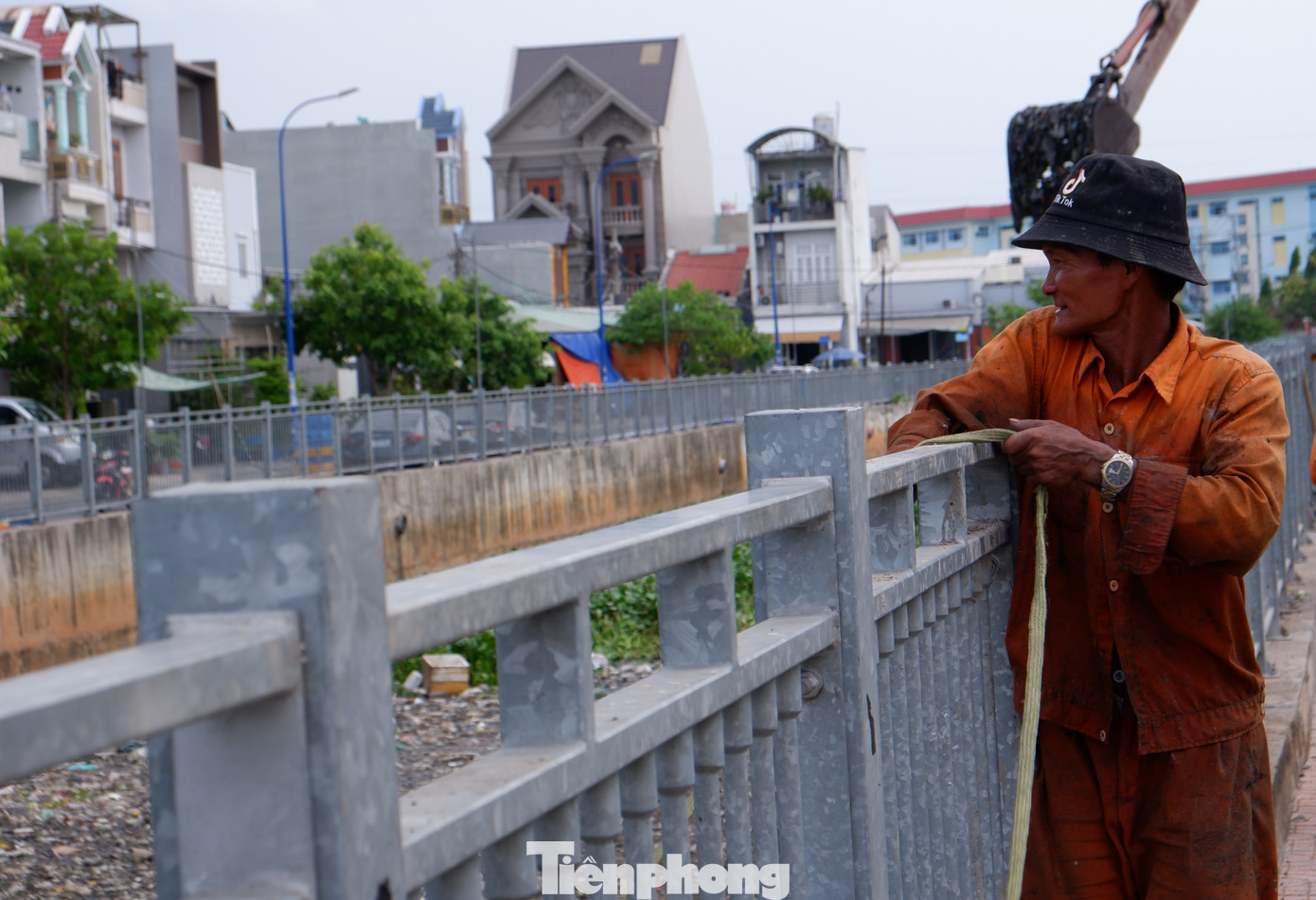 Rác thải được thu gom lại theo từng khu vực. Rác thải được thu gom lại theo từng khu vực.