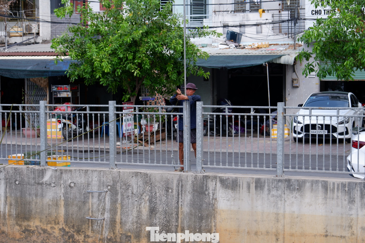 Rác thải được thu gom lại theo từng khu vực. Rác thải được thu gom lại theo từng khu vực.