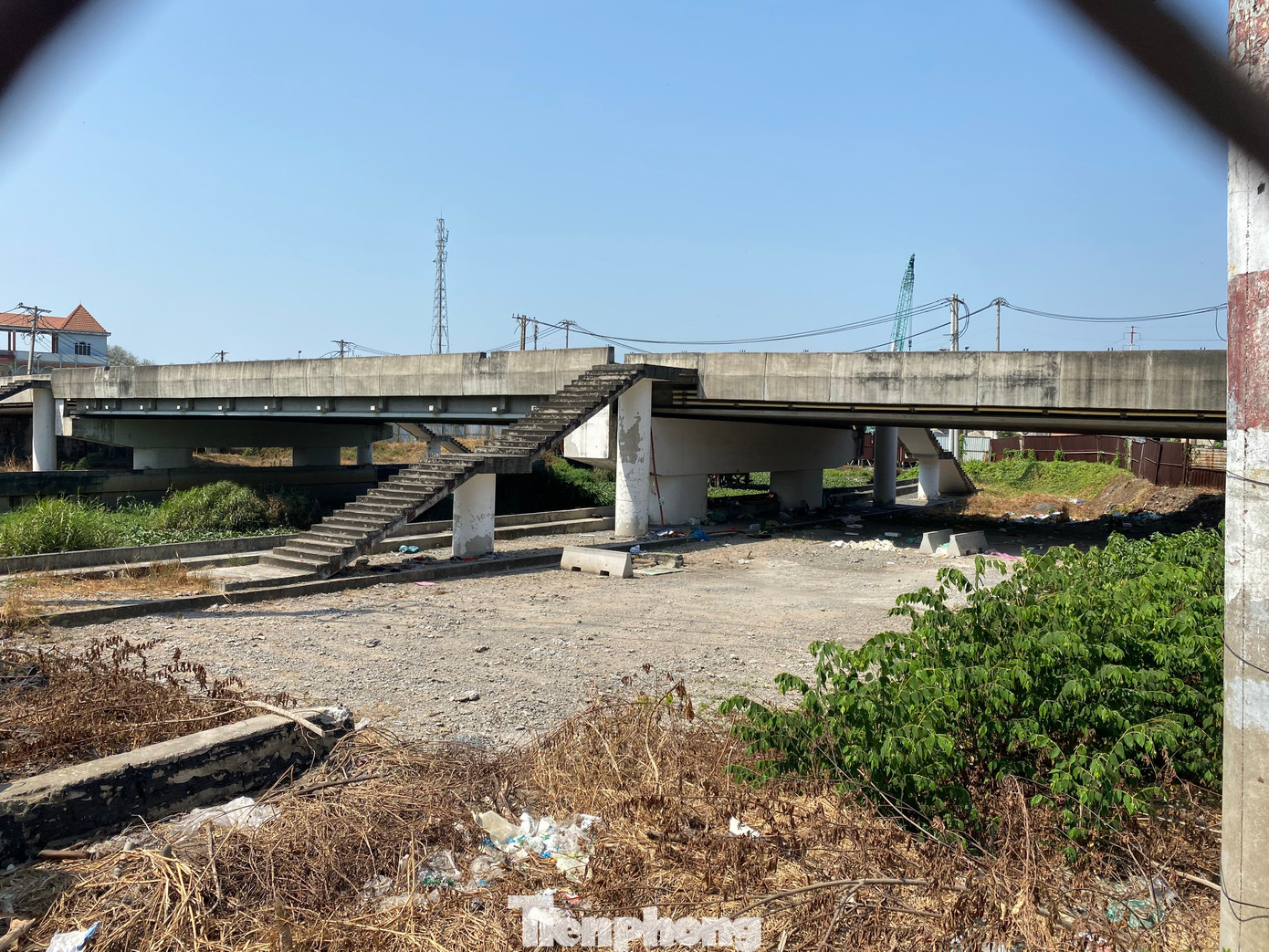 Công trình cầu Tân Kỳ -Tân Quý bị &quot;đứng hình&quot; suốt hơn 5 năm qua.