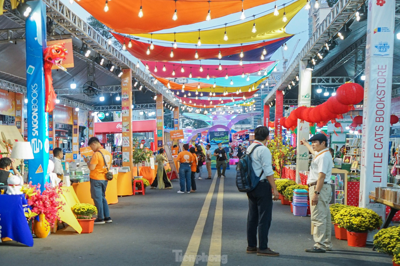 Đề xuất thu phí sử dụng lòng đường, vỉa hè tổ chức các hoạt động văn hóa ở TPHCM. (Ảnh minh họa)