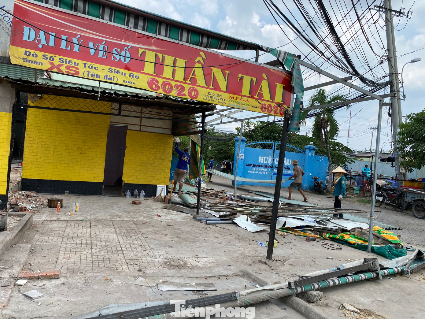 &quot;Sau khi có đủ mặt bằng, Ban sẽ khởi công dự án vào khoảng ngày 15/6, dự kiến sẽ thi công trong 6 tháng, hoàn thành và thông xe vào ngày 31/12 năm nay&quot;- ông Lương Minh Phúc cho hay.