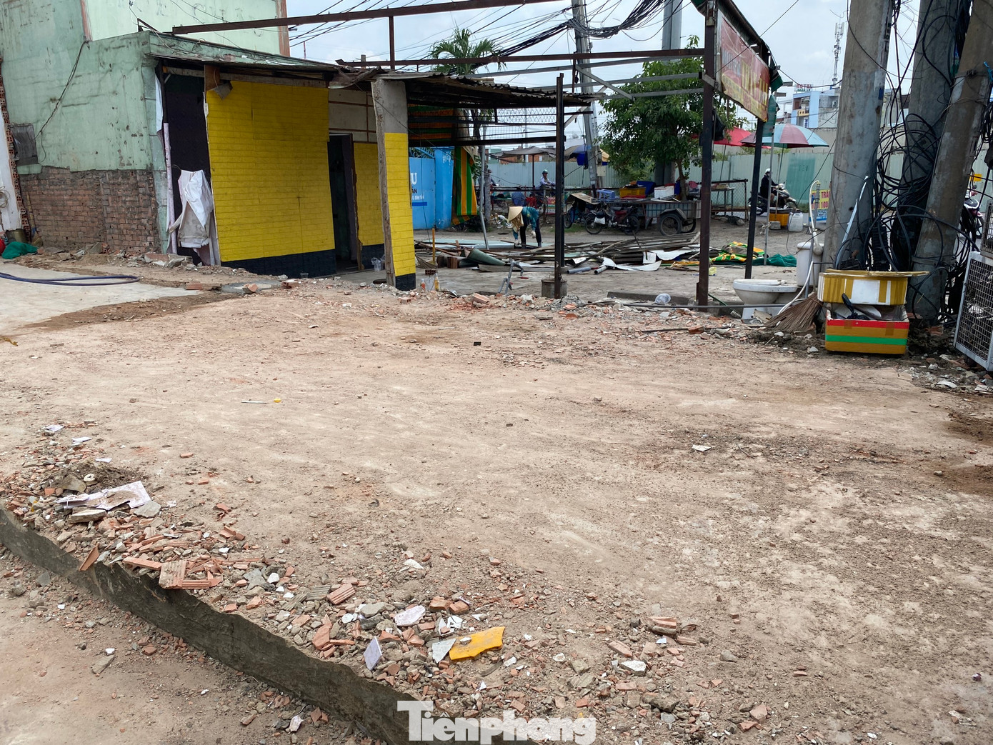 Thông tin với PV, ông Lương Minh Phúc - Giám đốc Ban Quản lý dự án đầu tư xây dựng các công trình giao thông TPHCM (gọi tắt là Ban Giao thông, chủ đầu tư) cho biết, dự kiến ngày 30/5 sắp tới đây, quận Bình Tân sẽ hoàn thiện công tác bàn giao mặt bằng.