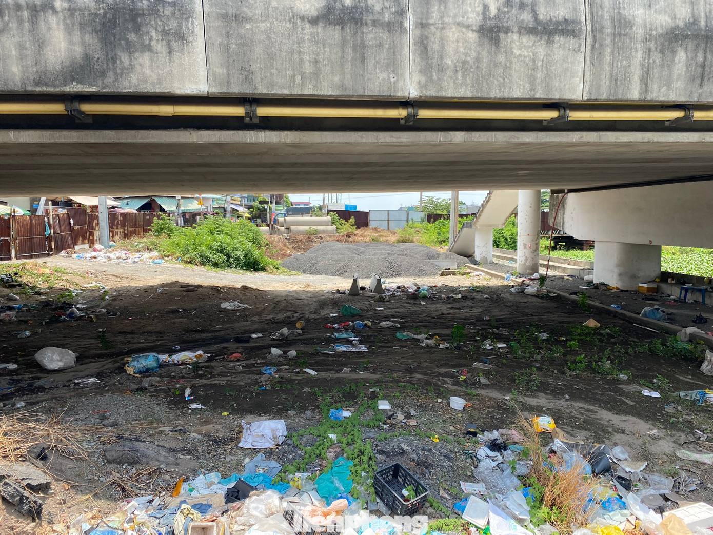 Công trình cầu Tân Kỳ -Tân Quý bị &quot;đứng hình&quot; suốt hơn 5 năm qua.