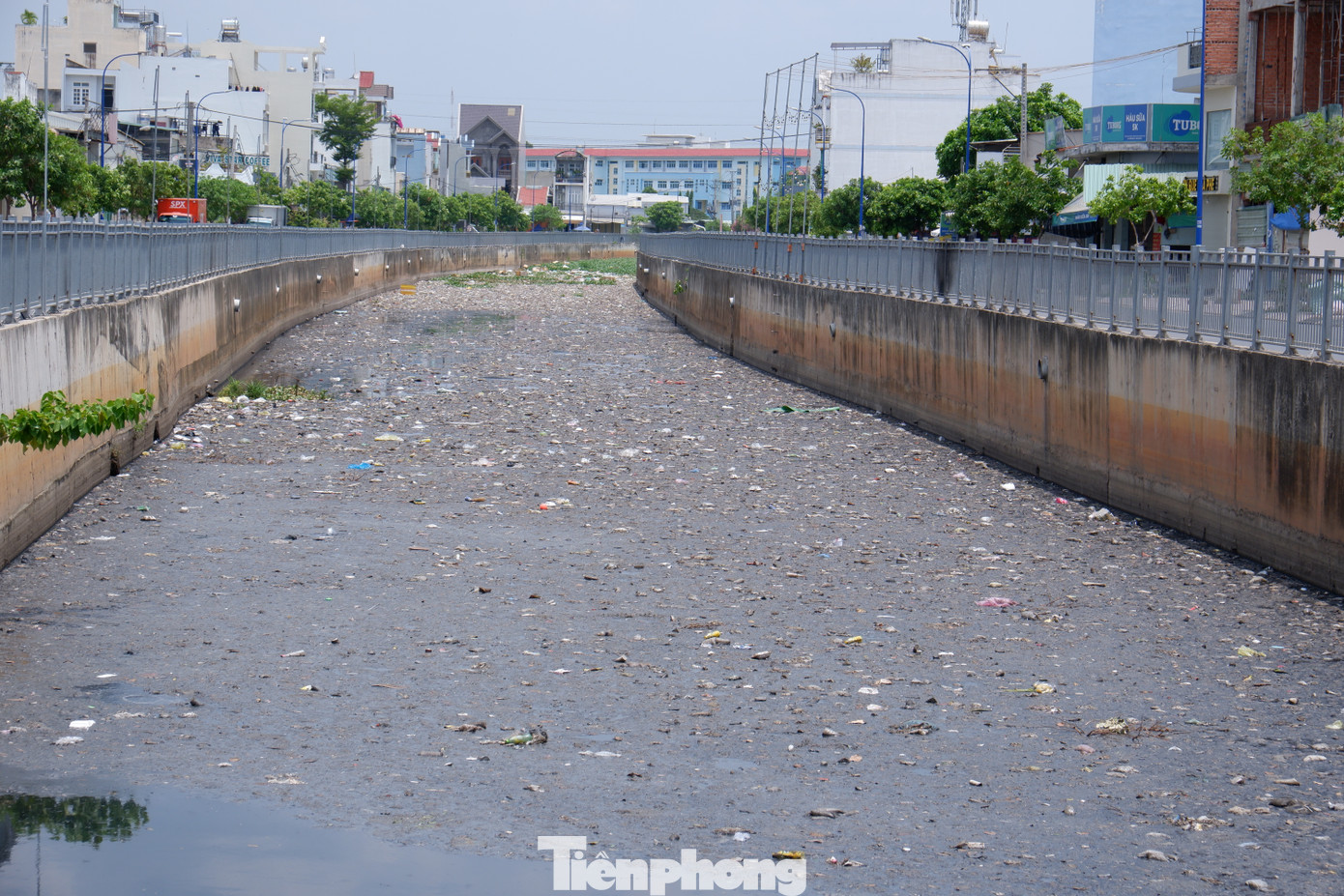 Theo người dân địa phương, sau khi được cải tạo, dòng kênh đã bớt mùi hôi thối, đời sống người dân hai bên bờ kênh được cải thiện rõ rệt. Tuy nhiên, vẫn có nhiều người chưa có ý thức tốt, vứt rác thải xuống kênh gây nên tình trạng ô nhiễm.