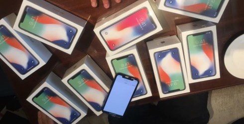iPhone X đầu tiên về Việt Nam có giá 48 triệu đồng ảnh 1