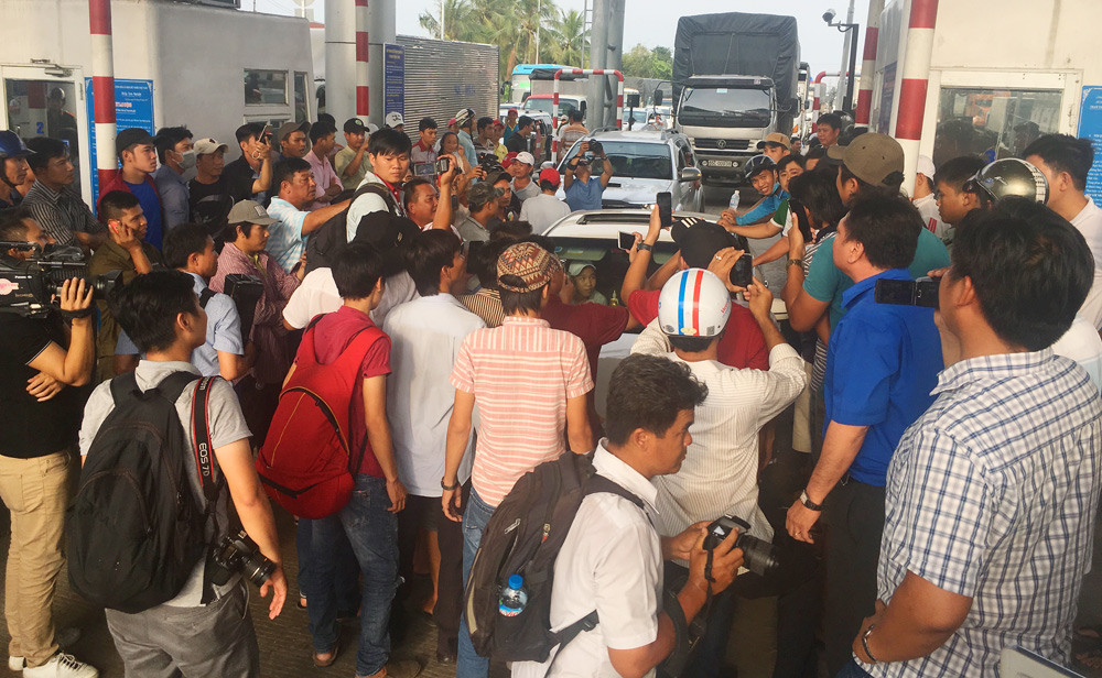 Một tài xế bị chém trọng thương liên quan đến BOT Cai Lậy ảnh 1