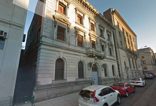 Giả thuyết đáng sợ về bộ xương người bí ẩn trong căn nhà hoang ảnh 1