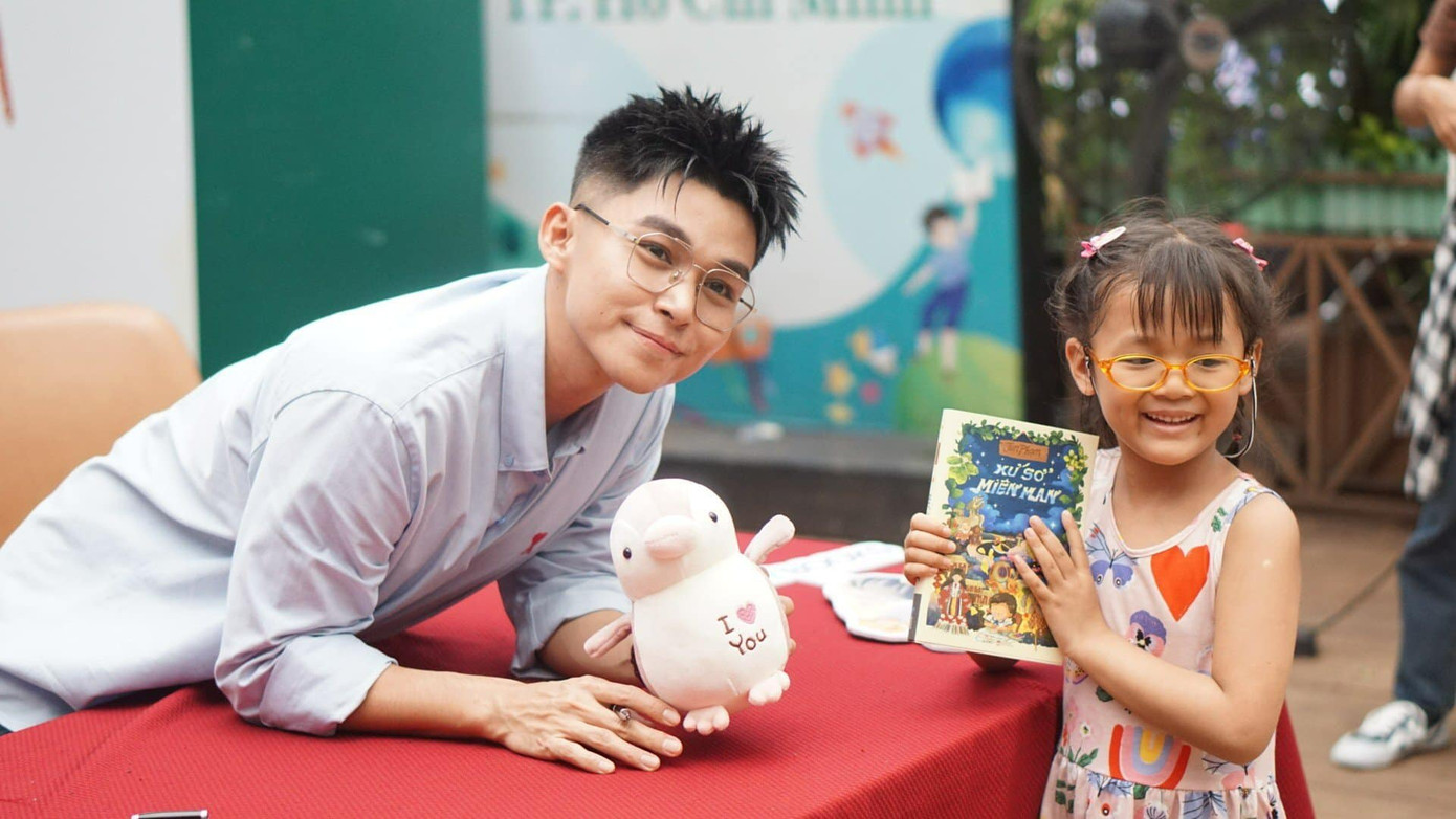 Không ít độc giả để lại bình luận rằng, họ mua sách vì muốn ủng hộ các bệnh nhi bị tim bẩm sinh.