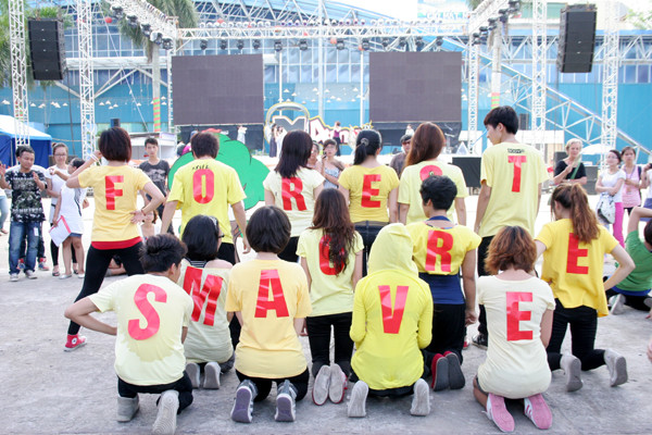 Kết thúc màn trình diễn với một thông điệp về bảo vệ môi trường