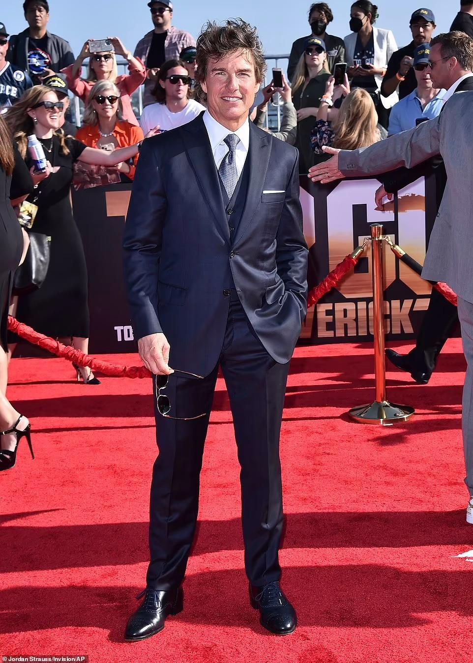 Lúc đóng phần 1, Tom Cruise mới ở độ tuổi đôi mươi. Hiện tại, khi phần 2 ra mắt, anh đã gần chạm ngưỡng 60 tuổi.