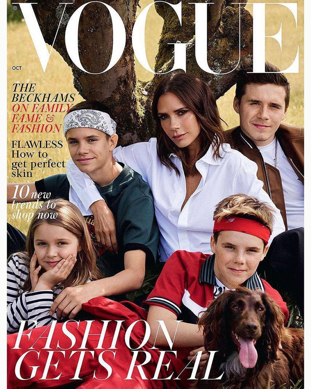 Trong khi đó, Victoria Beckham đăng lại ảnh cũ cùng với các con trên tạp chí Vogue năm 2018.