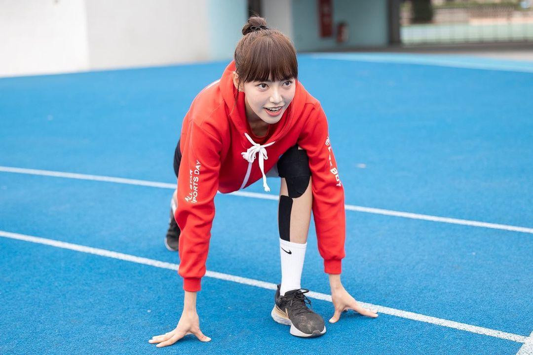 Bên cạnh đó, Tiêu Mạn Đình còn dành thời gian "đốt cháy" mỡ thừa ở phòng tập với cardio, gym...