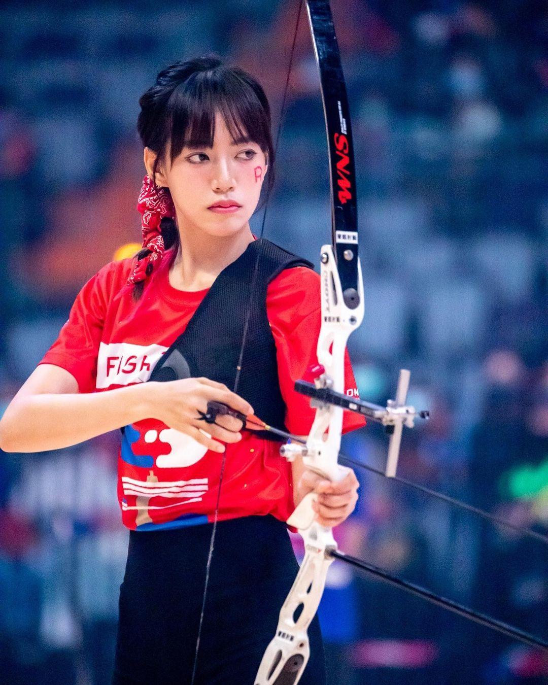 Cô trải nghiệm rất nhiều bộ môn thể thao như bơi lội, leo núi, đua thuyền, chạy bộ, bắn cung, bắn súng, lướt sóng, lặn....