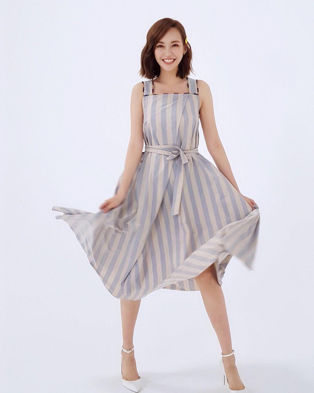 Tiêu Mạn Đình thừa hưởng nét đẹp từ bố, sở hữu vóc dáng cao ráo, gương mặt ưa nhìn, nụ cười rạng rỡ và luôn tỏa ra nguồn năng lượng tích cực, tươi vui.