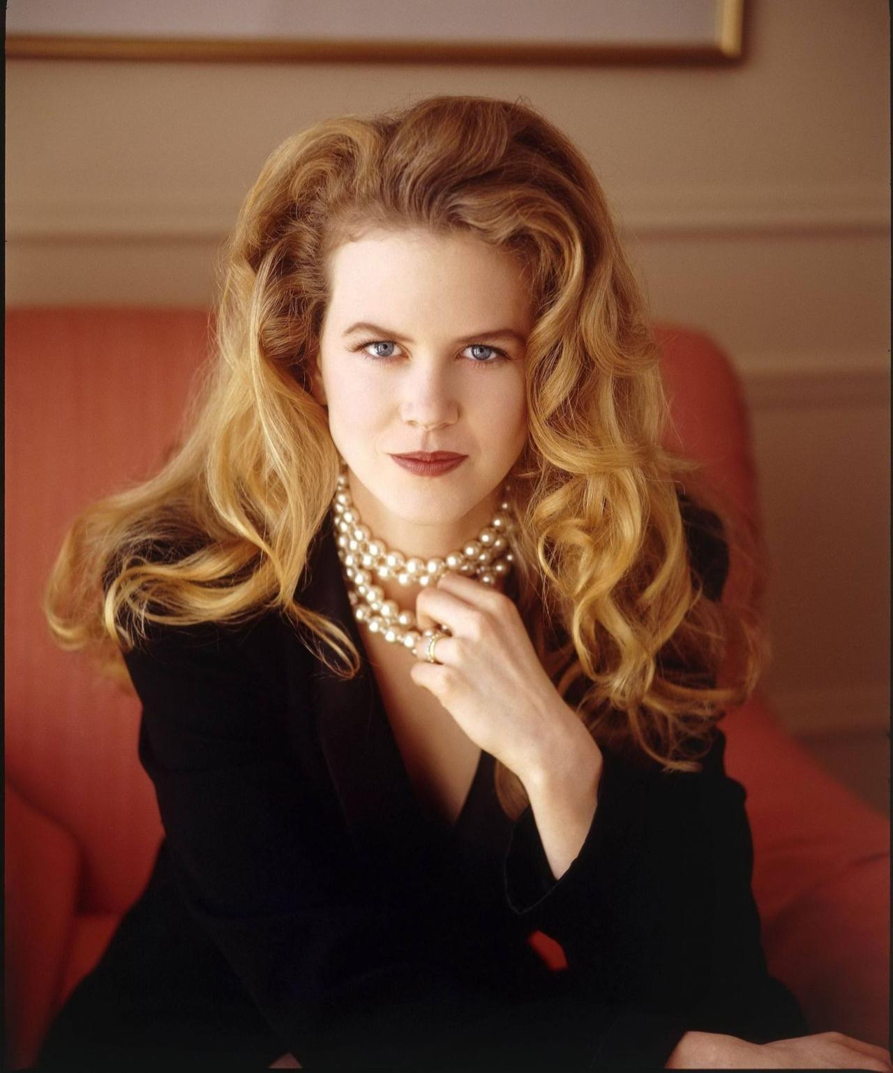 Vẻ đẹp từng làm say lòng vô số "cánh mày râu" của Nicole Kidman thời trẻ.