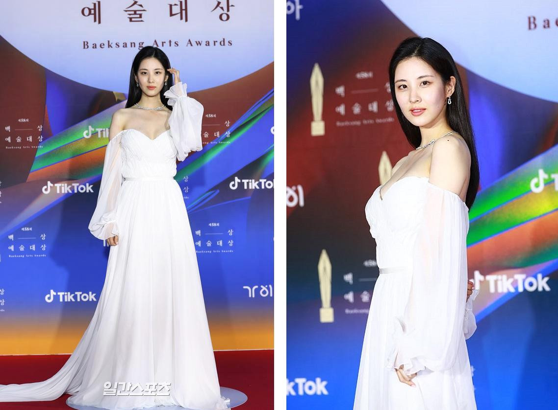 Cũng diện đầm trắng, Seohyun (SNSD) quyến rũ hơn khi lộ thềm ngực "bốc lửa". Cô đã lọt vào danh sách đề cử "Nữ diễn viên mới xuất sắc nhất - mảng điện ảnh" cho vai chính trong "Love and Leashes".