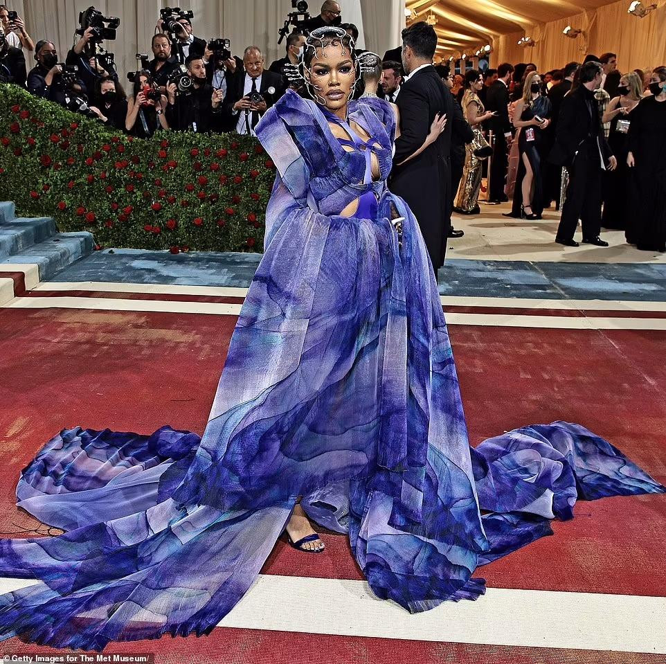 Ca sĩ Teyana Taylor trông như yêu nữ trong truyện cổ tích hoặc phim giả tưởng.