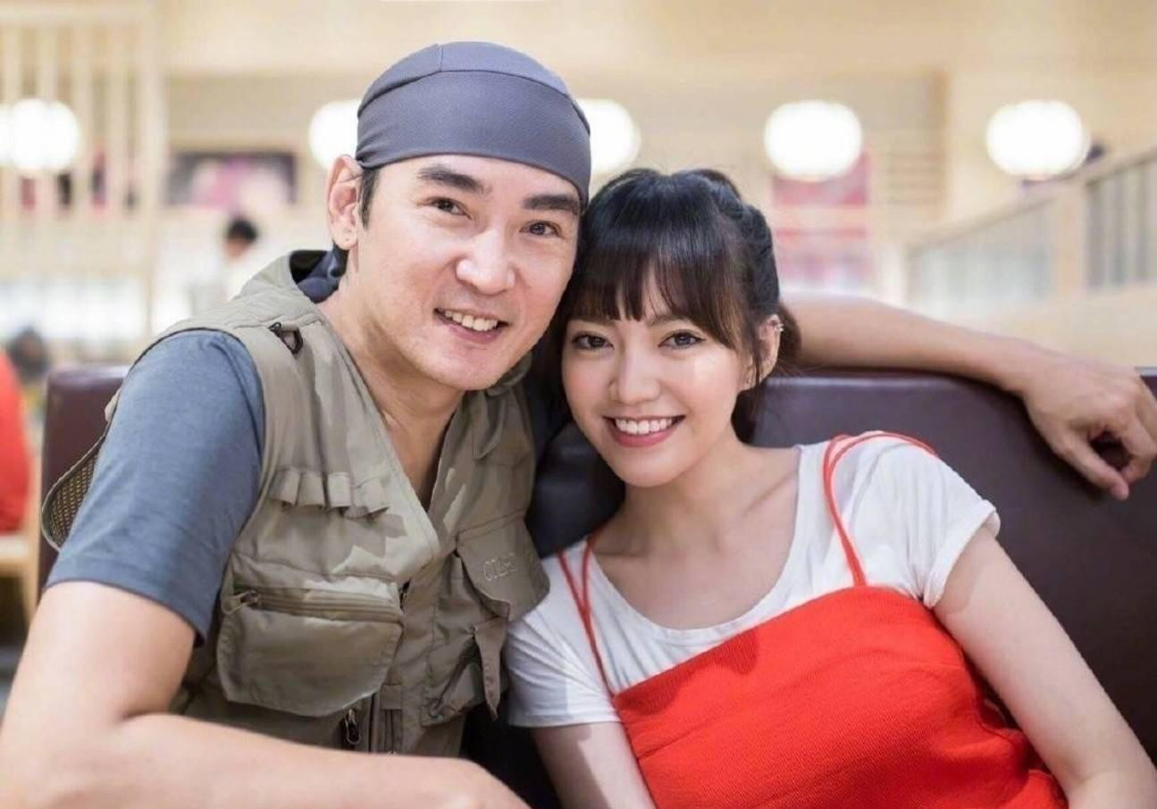 Tiêu Mạn Đình sinh năm 1995, là con gái lớn của "Đệ nhất mỹ nam cổ trang" Tiêu Ân Tuấn và vợ cũ Hoàng Uyển Lâm. Ngoài ra, cô còn được biết đến với vai trò ca sĩ kiêm diễn viên.