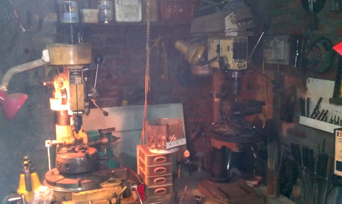 Chủ lò trang bị dàn máy khá hiện đại để chế tạo súng