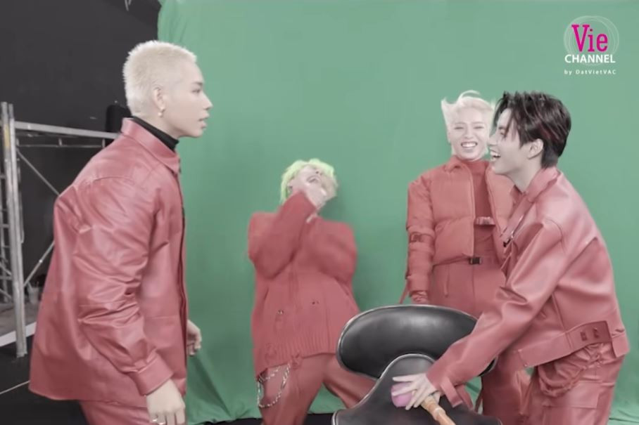 WEAN và Hùng Huỳnh từng chung team. Ảnh: VieON