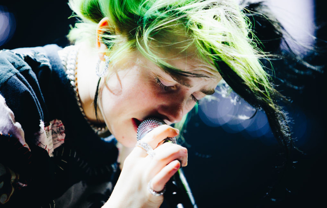 Mong rằng tâm trạng của Billie Eilish sẽ ngày càng tốt hơn trong tương lai.