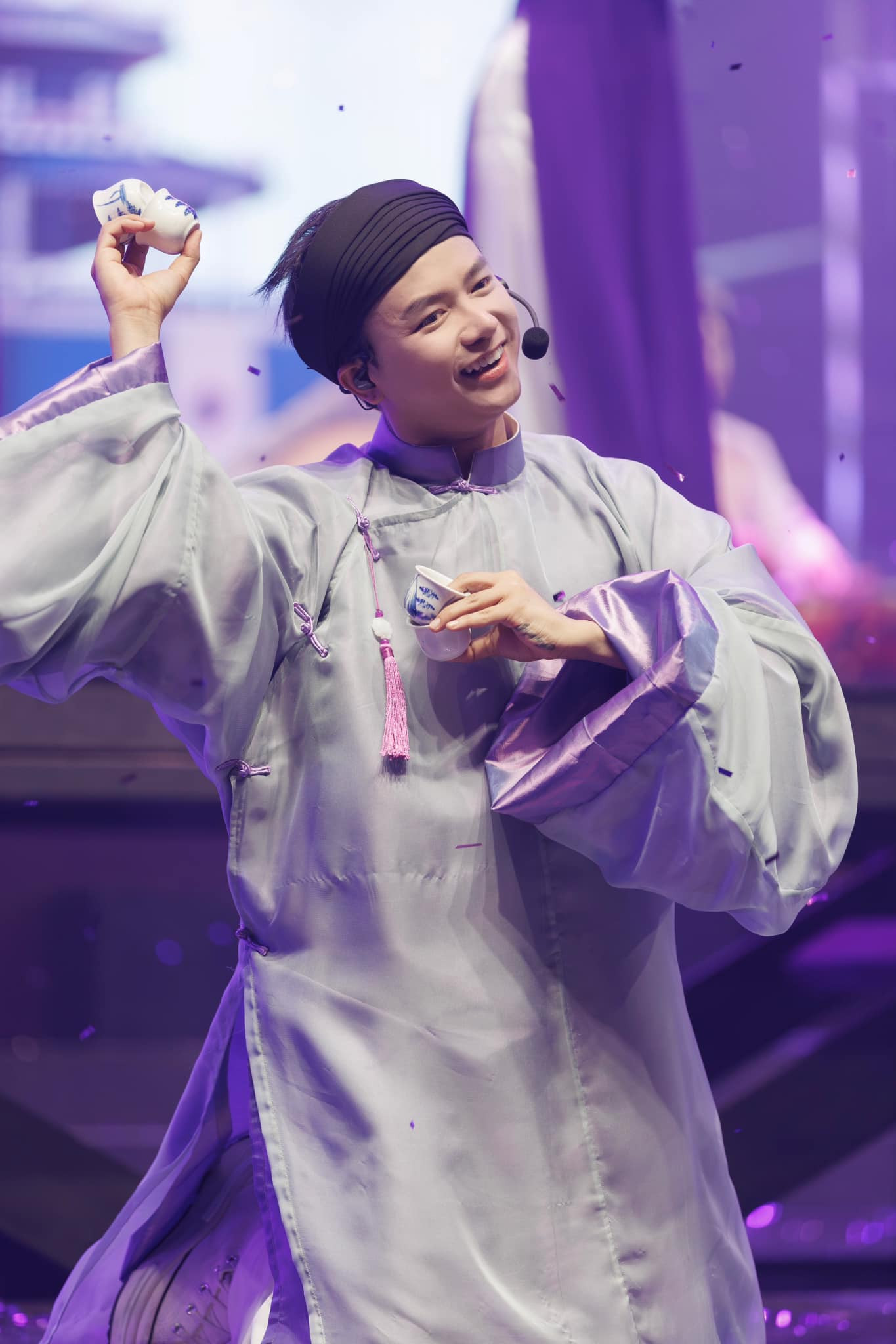 Fan cho rằng để thực sự bứt phá, Bùi Công Nam cần thay đổi ê-kíp. Fan cho rằng để thực sự bứt phá, Bùi Công Nam cần thay đổi ê-kíp.