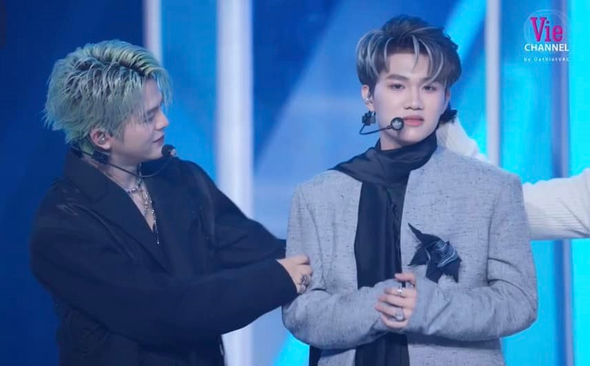 Dù thân thiết nhưng mãi đến Live Stage 4, Captain và Rhyder mới chung team với nhau.