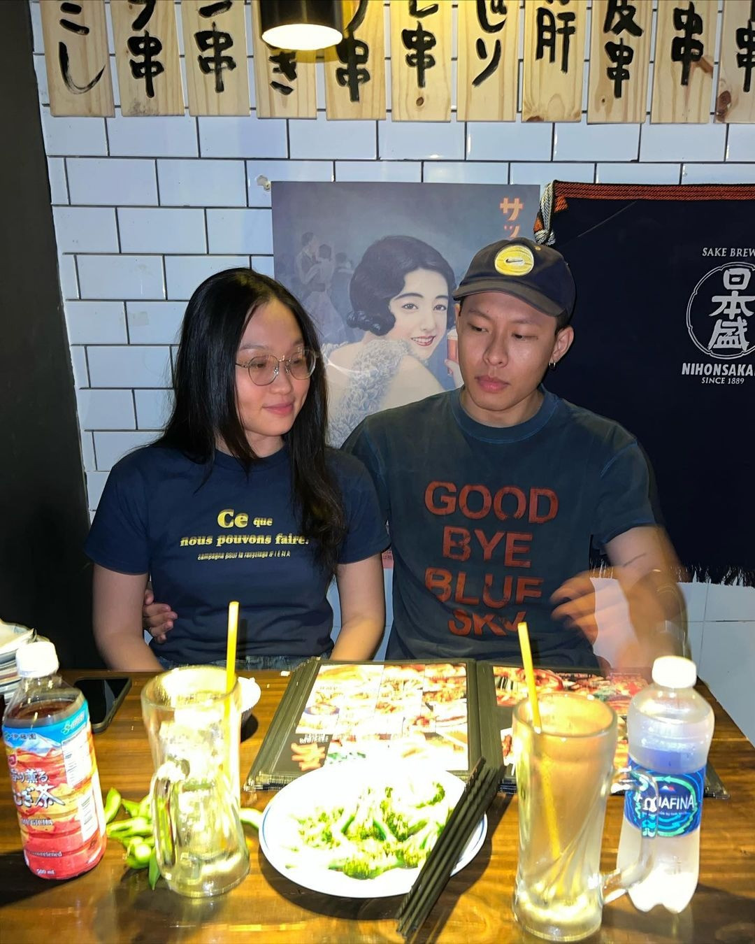 HURRYKNG thường xuyên đăng ảnh cùng mẹ và bạn gái lên MXH. Ảnh: TikTok, FBNV