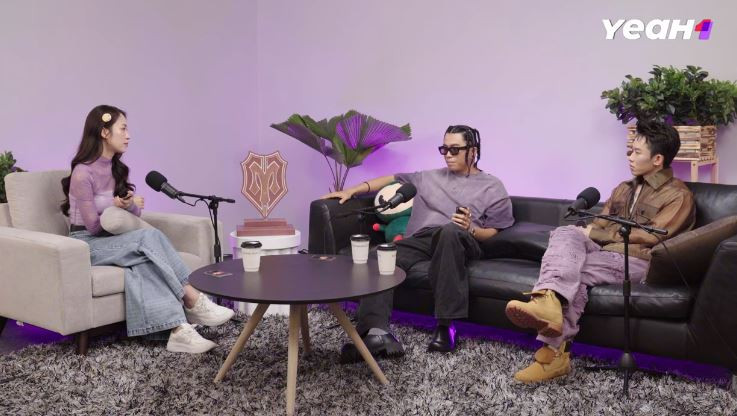 Khánh Vy gây tranh cãi khi dẫn podcast Anh Trai Vượt Ngàn Chông Gai. - Ảnh: Yeah1