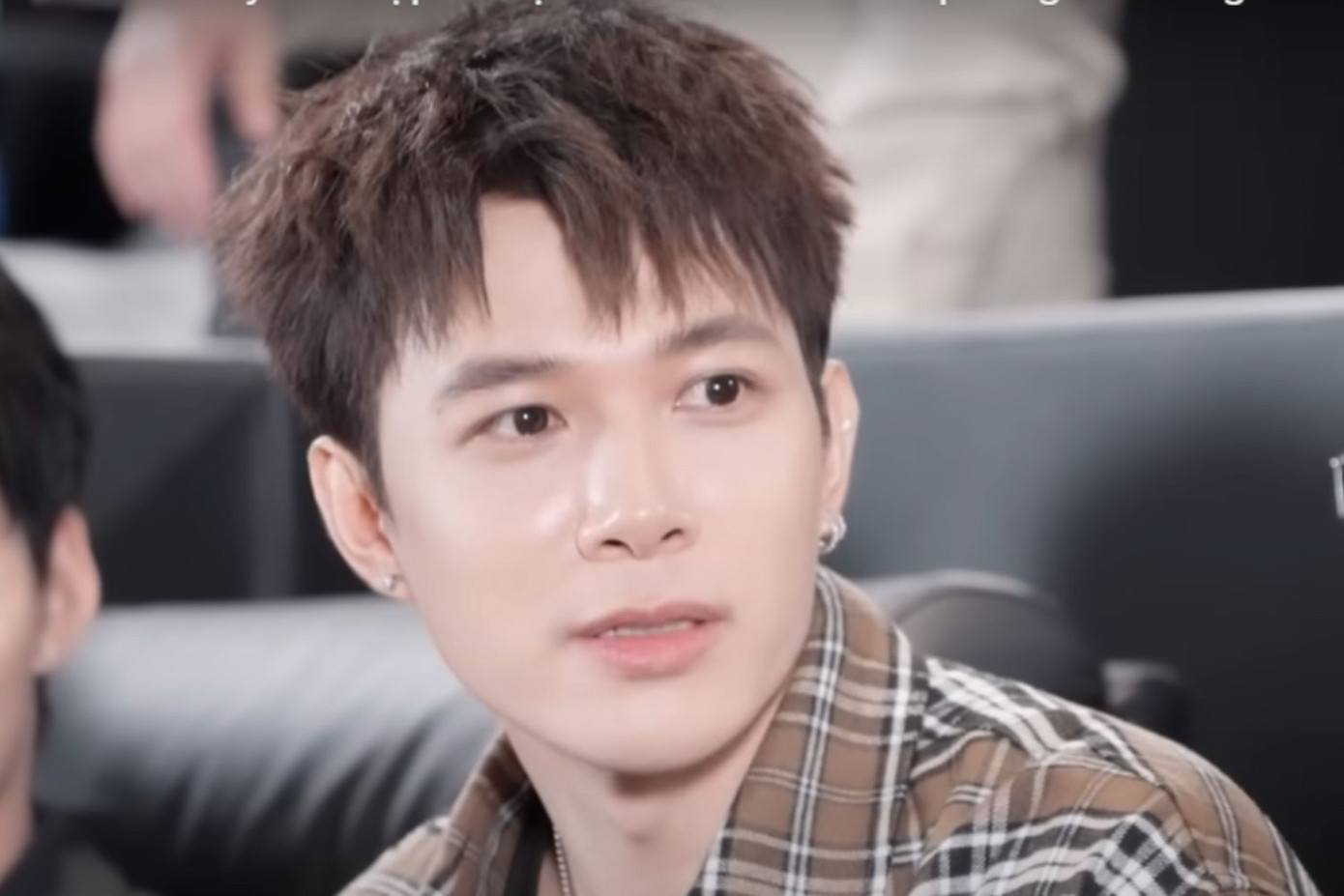 Atus trong khoảnh khắc từ chối Song Luân.