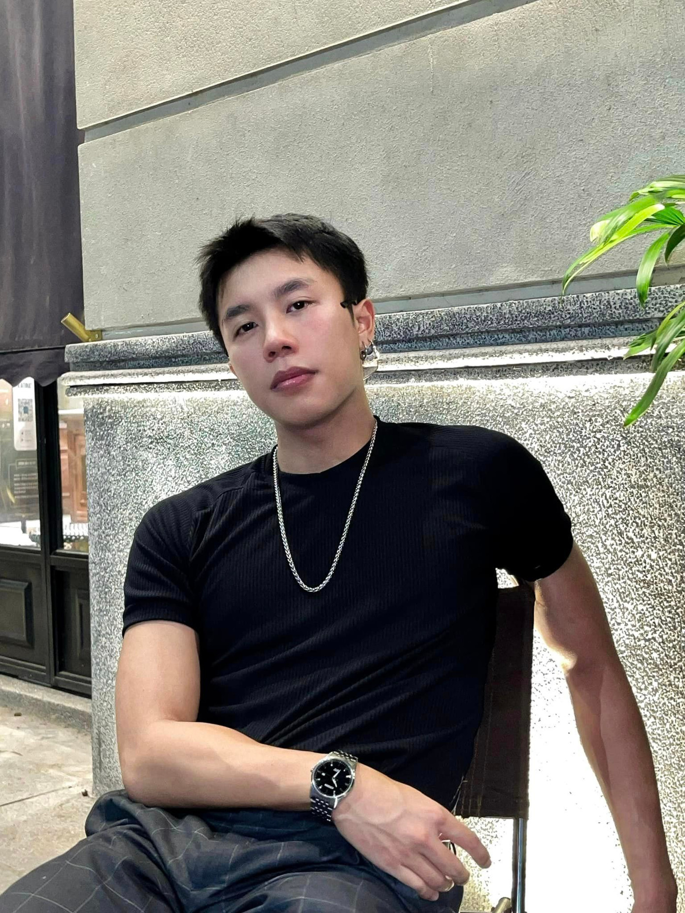 Phong cách đời thường chuẩn "soái ca" của Long Vũ. Ảnh: Facebook Long Vũ Phong cách đời thường chuẩn "soái ca" của Long Vũ. Ảnh: Facebook Long Vũ