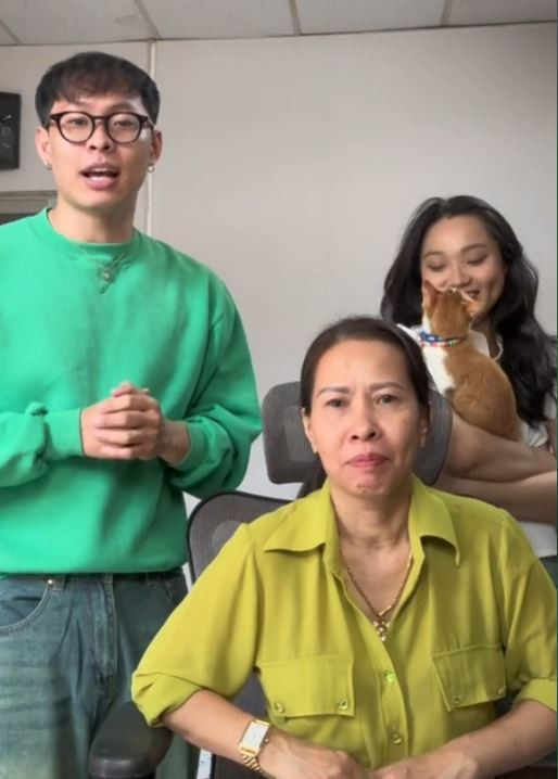 HURRYKNG thường xuyên đăng ảnh cùng mẹ và bạn gái lên MXH. Ảnh: TikTok, FBNV