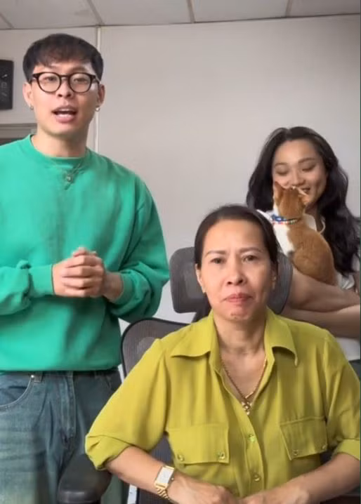 HURRYKNG thường xuyên đăng ảnh cùng mẹ và bạn gái lên MXH. Ảnh: TikTok, FBNV