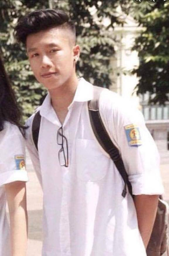 Nhiều hình ảnh quá khứ của "cậu Chải" Long Vũ được chia sẻ khắp MXH. Ảnh: FB Long Vũ Nhiều hình ảnh quá khứ của "cậu Chải" Long Vũ được chia sẻ khắp MXH. Ảnh: FB Long Vũ