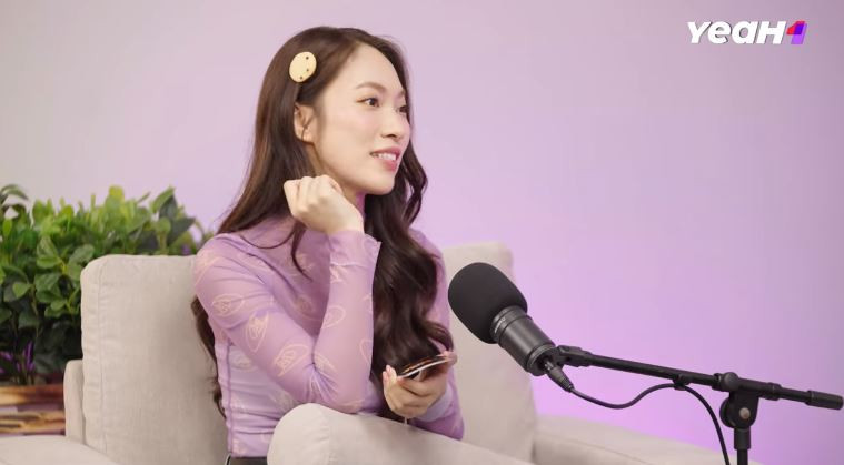 Những nhận xét, phê bình hướng đến Khánh Vy đều có hướng xây dựng, hy vọng cô ngày càng hoàn thiện mình hơn. - Ảnh: Yeah1