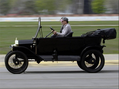 Kỷ lục bán chạy của Model T chỉ bị hạ bởi một mẫu xe nhỏ bình dân khác là Volkswagen Beetle