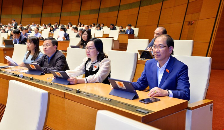 Quốc hội thông qua Nghị quyết cho phép tiếp tục thực hiện một số chính sách trong phòng, chống dịch COVID-19