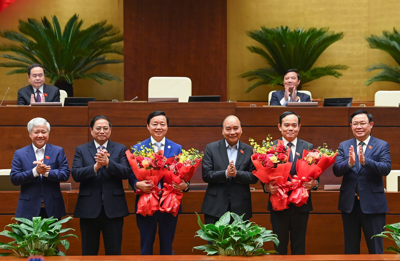 Quốc hội phê chuẩn đề nghị của Thủ tướng Chính phủ về việc bổ nhiệm chức vụ Phó Thủ tướng Chính phủ nhiệm kỳ 2021 - 2026 đối với ông Trần Hồng Hà và ông Trần Lưu Quang.