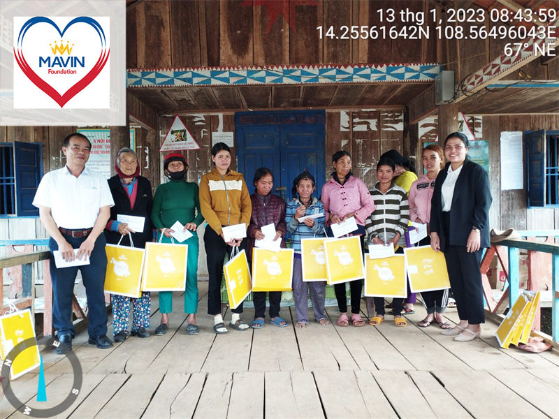 Hình ảnh trao quà tại làng Tơ Kơr – xã Sơ Pai – huyện Kbang – tỉnh Gia Lai