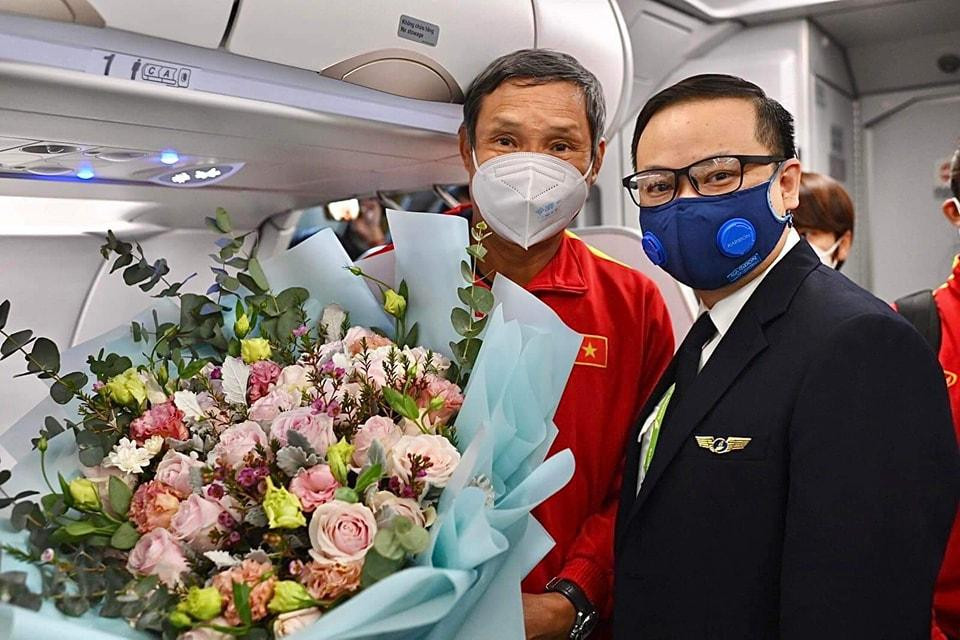 Dự kiến, chuyến bay sẽ hạ cánh xuống sân bay quốc tế Nội Bài (Hà Nội) lúc 09h45 sáng nay (10/02) và VFF sẽ tổ chức đón đội tại sân bay.