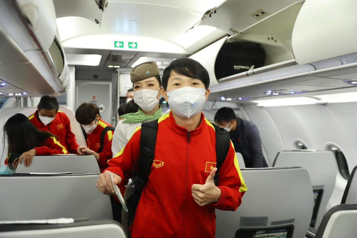 Các cầu thủ khác của đội tuyển bóng đá nữ quốc gia là Chương Thị Kiều, Huỳnh Như và Nguyễn Thị Tuyết Dung được Chủ tịch nước tặng thưởng Huân chương Lao động hạng Nhì.