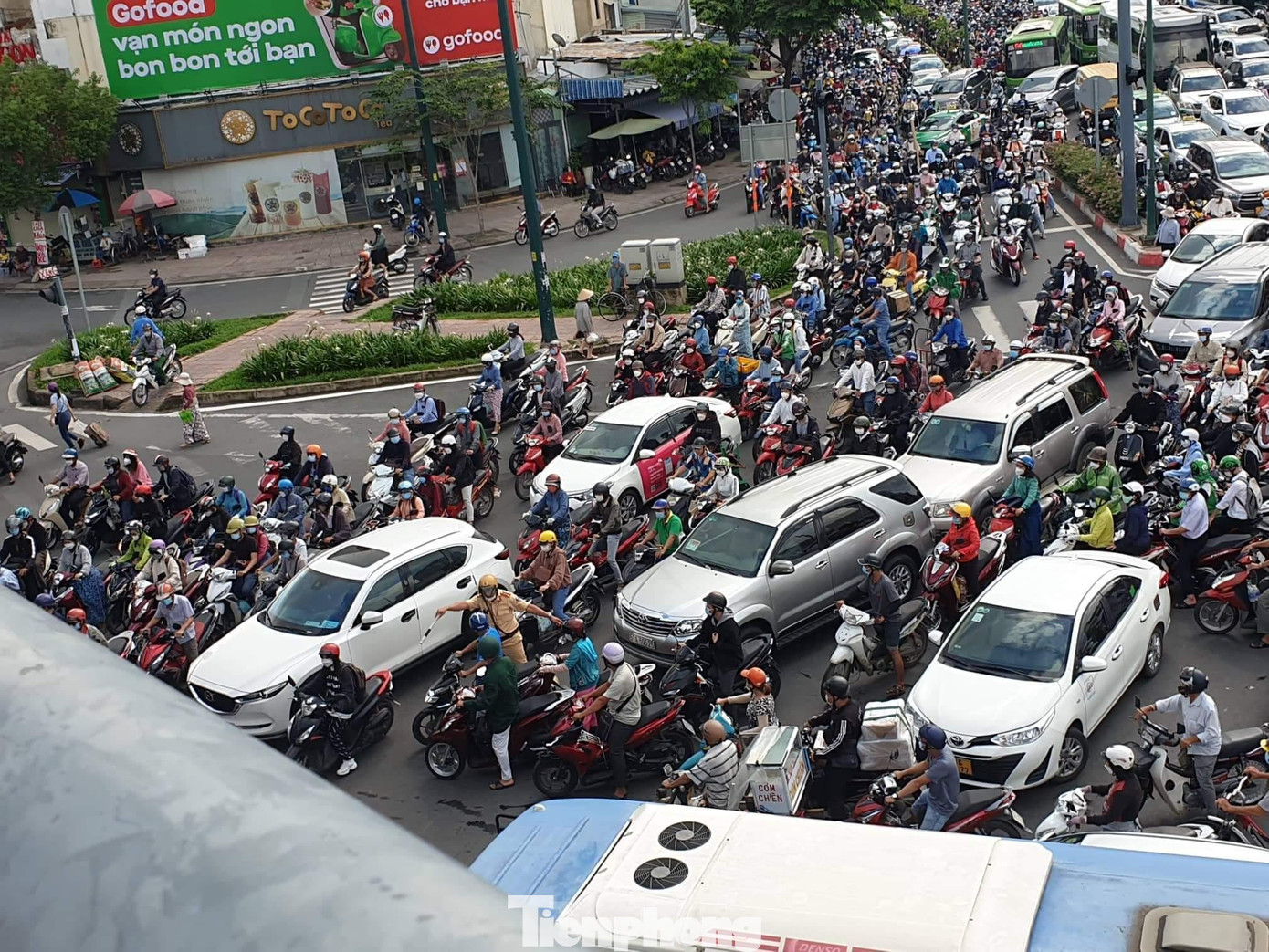 TPHCM sắp khởi động loạt dự án giảm ùn tắc khu vực sân bay Tân Sơn Nhất. TPHCM sắp khởi động loạt dự án giảm ùn tắc khu vực sân bay Tân Sơn Nhất.